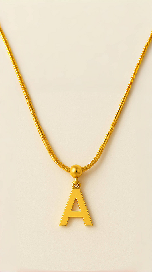 Personalize yourself: Gold letter pendant
