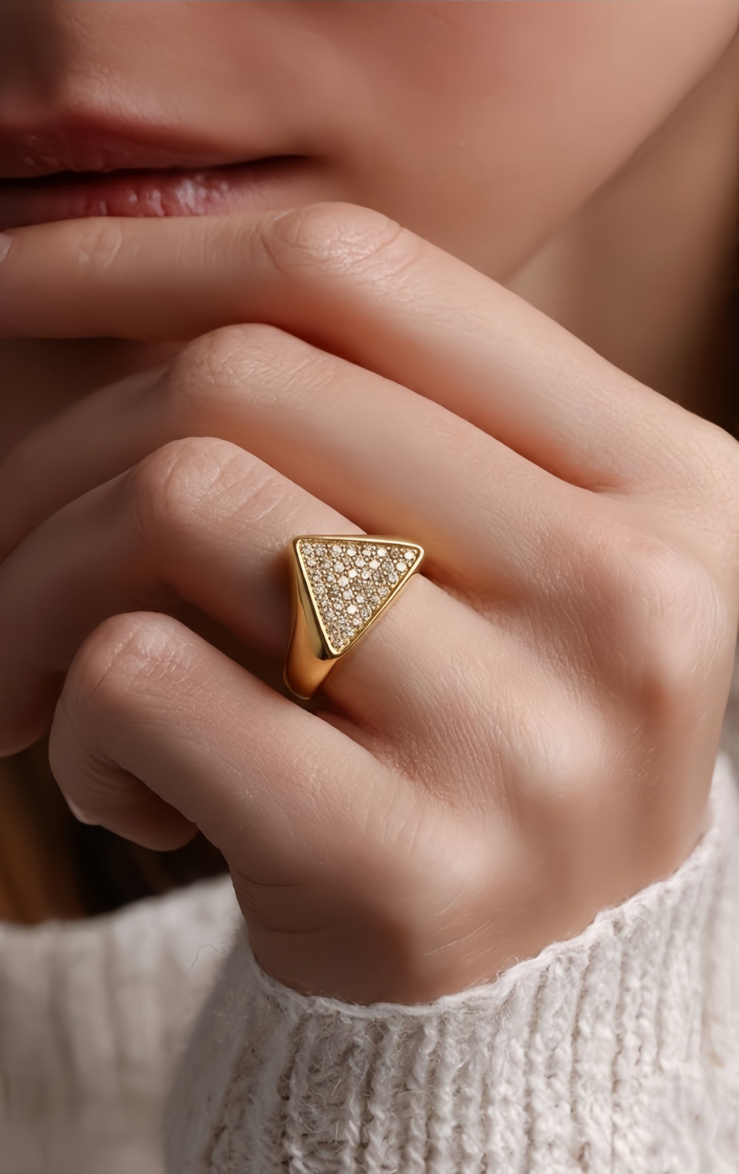 Verta Triangle Pavé Ring