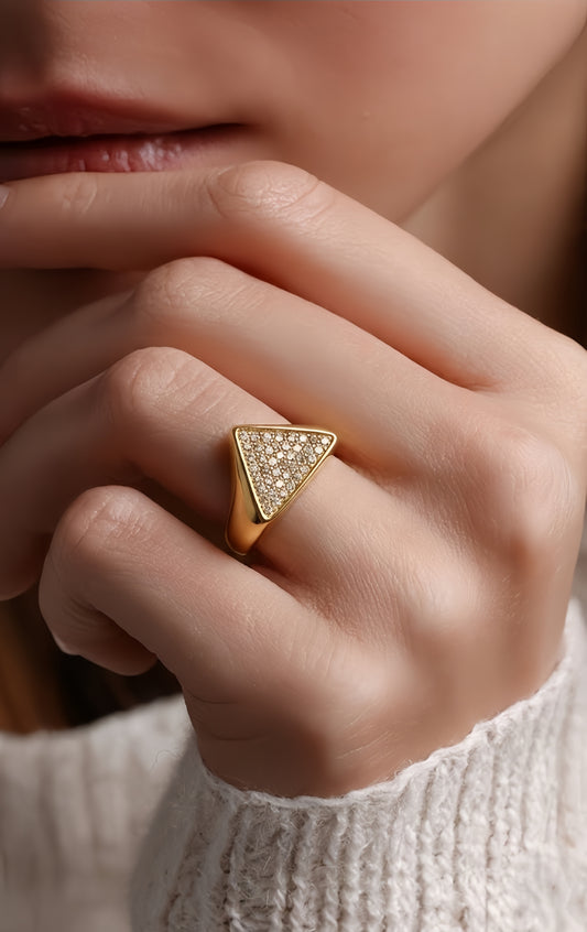 Verta Triangle Pavé Ring